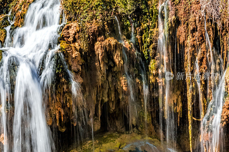 Yerkopru (Goksu)瀑布背景